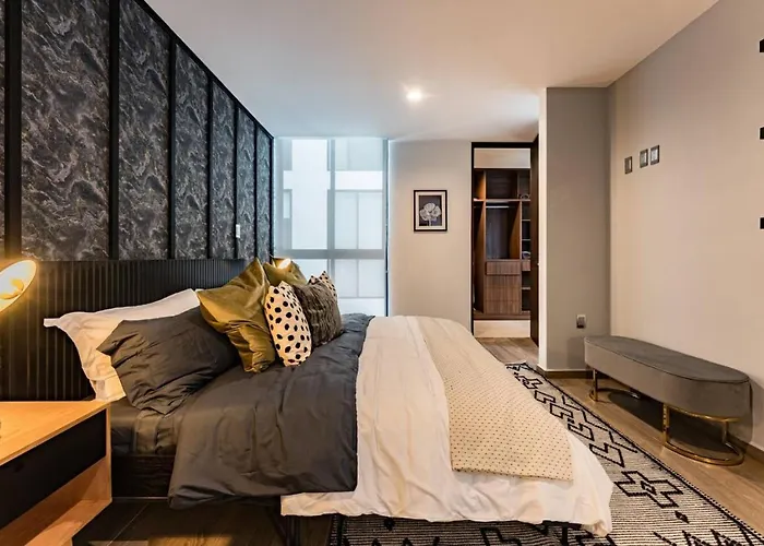 Urban Elegance Apartment With Balcony Views