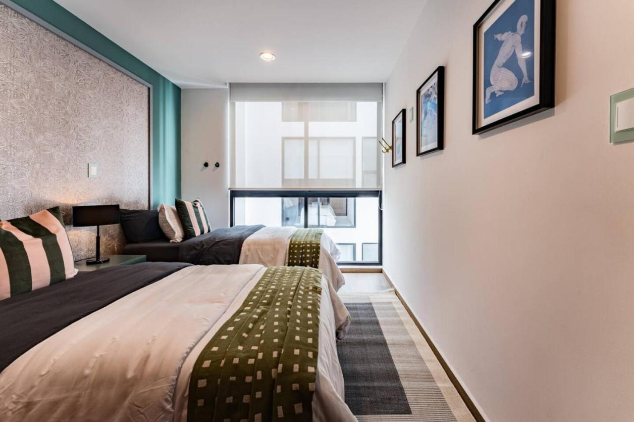 Urban Elegance With Balcony Views Apartment *