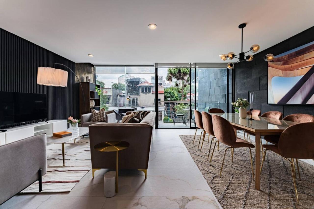 Urban Elegance With Balcony Views Apartment *