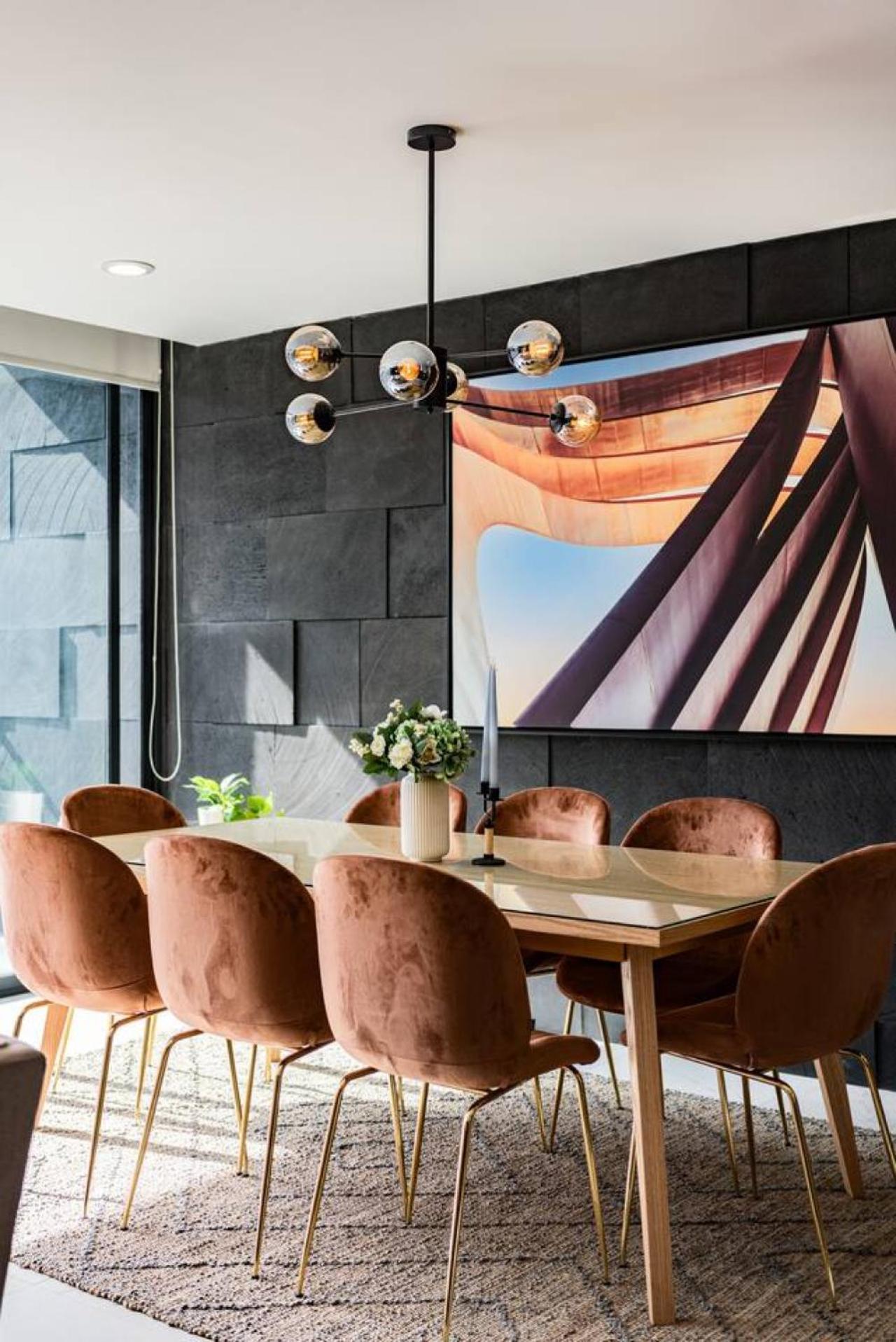 Urban Elegance With Balcony Views Apartment Mexico City
