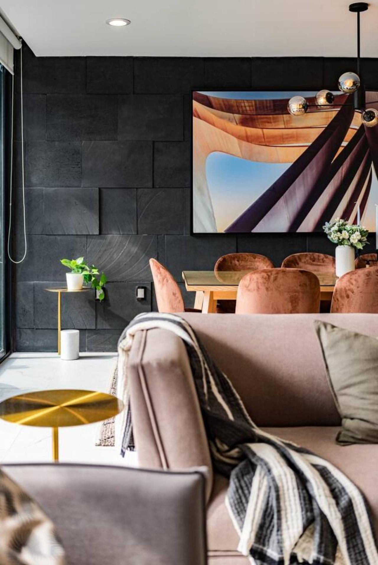 Urban Elegance With Balcony Views Apartment