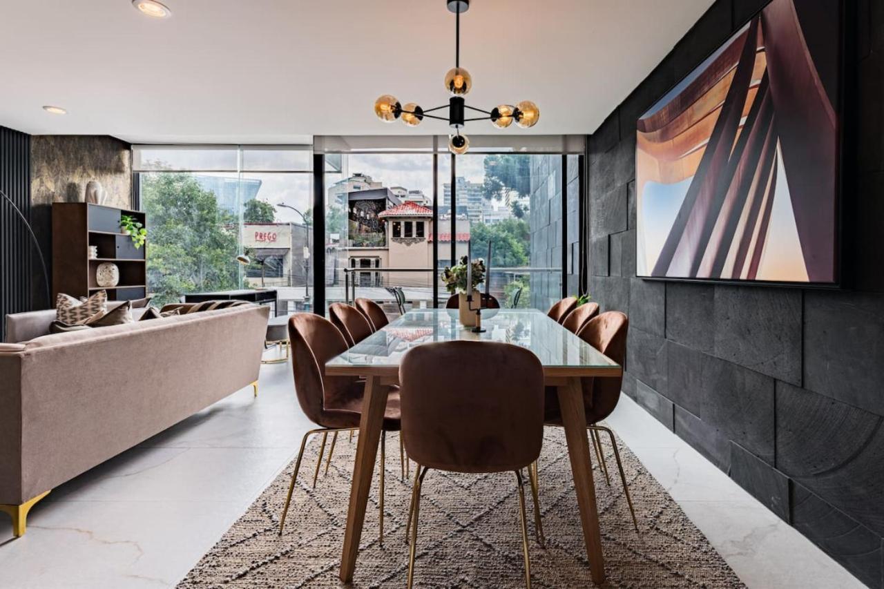 Urban Elegance With Balcony Views Apartment Mexico City